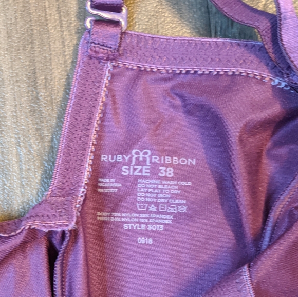 Ruby ribbon light support Cami - Picture 3 of 5